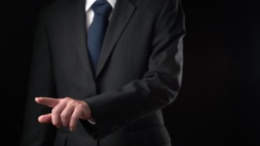 İşadamı, ticari kar artışının gelecekteki hedefe arttığını gösteren imalı bir tablo çizdi. Şirket işlerinin yükselmesi için mükemmel bir mali durum. Finans ve para teknolojisi .
