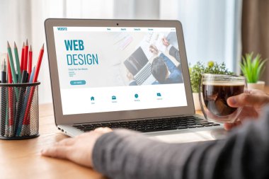 Web sitesi tasarım yazılımı çevrimiçi perakende ticaret ve e-ticaret için model şablonu sağlar