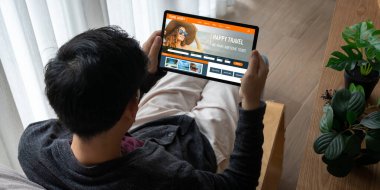Model arama ve seyahat planlama için internet sitesi uçuş, otel ve tur rezervasyonları için anlaşma ve paket sunuyor