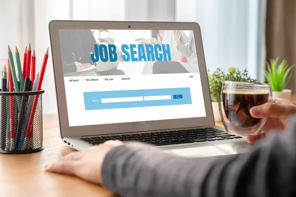 Online Jobsuche Auf Einer Modischen Website Für Arbeitnehmer Rekrutierungsnetzwerk Nach — Stockfoto