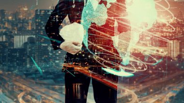 Gelecekteki bina inşaatı ve HUD hologram grafik tasarımı ile yaratıcı mühendislik projesi konsepti. İnşaat mühendisi, mimar ya da inşaat işçisi modern sivil teknoloji ile çalışıyor..