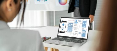 Model mobil uygulama ve web sitesi için UX UI tasarım süreci. Profesyonel uygulama geliştiricisi için kablo grafiğinin yaratıcı prototipi .
