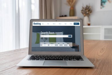 Çevrimiçi otel konaklama rezervasyon sitesi mod rezervasyon sistemi sağlar. Seyahat teknolojisi kavramı .