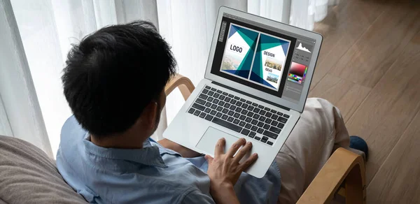 Web Sayfasının Modern Tasarımı Bilgisayar Ekranında Gösterilen Ticari Reklamlar Için — Stok fotoğraf
