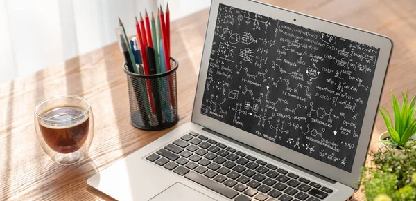Equações Matemáticas Fórmula Modesta Tela Computador Mostrando Conceito Ciência Educação — Fotografia de Stock
