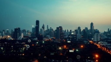 İş verileri analitik arayüzü akıllı şehrin üzerinde uçuyor ve iş zekasının geleceğini değiştiriyor. Stratejik plan için büyük verileri analiz etmek için bilgisayar yazılımı ve yapay zeka kullanılır .