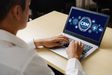 CRM işletme ve işletme için modern bilgisayarda müşteri ilişkileri yönetim sistemi