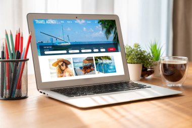 Model arama ve seyahat planlama için internet sitesi uçuş, otel ve tur rezervasyonları için anlaşma ve paket sunuyor