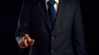 İşadamı, ticari kar artışının gelecekteki hedefe arttığını gösteren imalı bir tablo çizdi. Şirket işlerinin yükselmesi için mükemmel bir mali durum. Finans ve para teknolojisi .