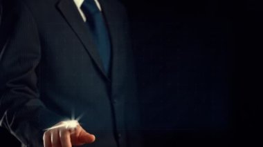 İşadamı, ticari kar artışının gelecekteki hedefe arttığını gösteren imalı bir tablo çizdi. Şirket işlerinin yükselmesi için mükemmel bir mali durum. Finans ve para teknolojisi .