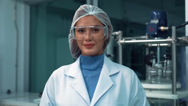 Portrait Woman Scientist Uniform Working Curative Laboratory Chemical Biomedical Experiment — Stock Video