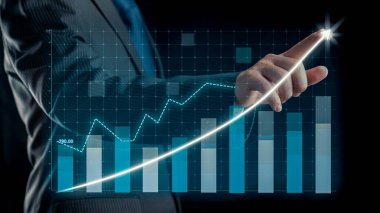 İşadamı, ticari kar artışının gelecekteki hedefe arttığını gösteren imalı bir tablo çizdi. Şirket işlerinin yükselmesi için mükemmel bir mali durum. Finans ve para teknolojisi .
