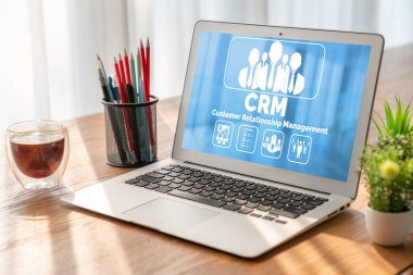 CRM işletme ve işletme için modern bilgisayarda müşteri ilişkileri yönetim sistemi