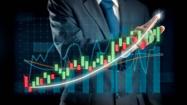İşadamı, ticari kar artışının gelecekteki hedefe arttığını gösteren imalı bir tablo çizdi. Şirket işlerinin yükselmesi için mükemmel bir mali durum. Finans ve para teknolojisi .