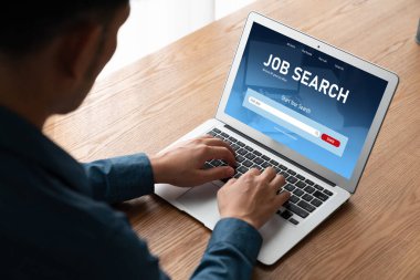 Çalışanların işe alım İnternet ağındaki iş fırsatlarını araması için mod web sitesinde online iş araması