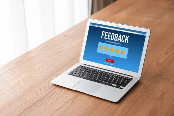 Feedback Cliente Análise Por Software Computador Modish Para Negócios Corporativos — Fotografia de Stock