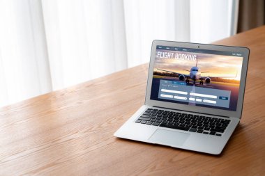Online uçuş rezervasyon sitesi mod rezervasyon sistemi sağlar. Seyahat teknolojisi kavramı .