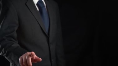 İşadamı, ticari kar artışının gelecekteki hedefe arttığını gösteren imalı bir tablo çizdi. Şirket işlerinin yükselmesi için mükemmel bir mali durum. Finans ve para teknolojisi .