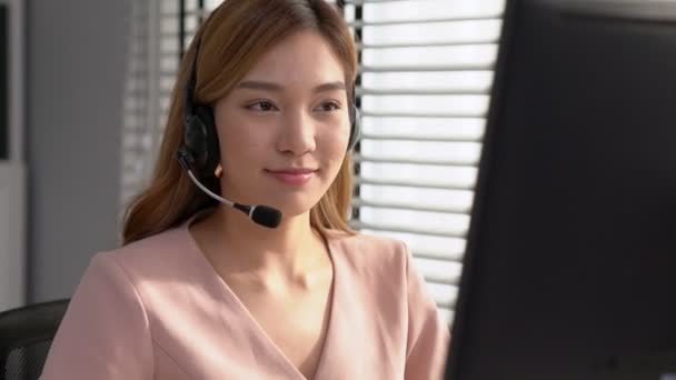 Competent Female Operator Working Computer While Talking Clients Concept Relevant — Vídeos de Stock