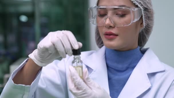 Scientist Test Cbd Hemp Oil Product Curative Cbd Lab Hemp — Vídeo de Stock
