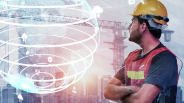 Gelecekteki bina inşaatı ve HUD hologram grafik tasarımı ile yaratıcı mühendislik projesi konsepti. İnşaat mühendisi, mimar ya da inşaat işçisi modern sivil teknoloji ile çalışıyor..