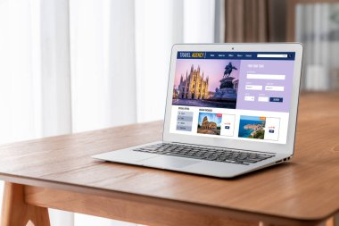 Model arama ve seyahat planlama için internet sitesi uçuş, otel ve tur rezervasyonları için anlaşma ve paket sunuyor