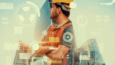 Gelecekteki bina inşaatı ve HUD hologram grafik tasarımı ile yaratıcı mühendislik projesi konsepti. İnşaat mühendisi, mimar ya da inşaat işçisi modern sivil teknoloji ile çalışıyor..