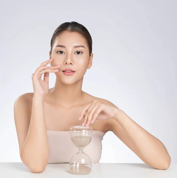 Concept Aging Demonstrated Portrait Gorgeous Young Woman Holding Hourglass Skincare — Stockfoto
