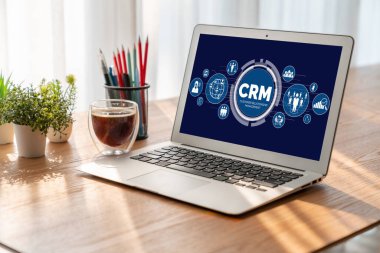 CRM işletme ve işletme için modern bilgisayarda müşteri ilişkileri yönetim sistemi