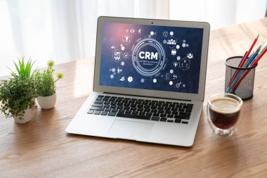 CRM işletme ve işletme için modern bilgisayarda müşteri ilişkileri yönetim sistemi
