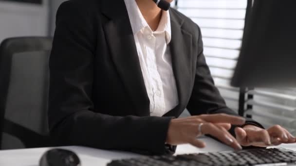 Competent African American Female Operator Working Computer While Talking Clients — Stockvideo