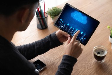 Mod uzak çalışma ve kişisel veri depolama için bulut hesaplama yazılımı