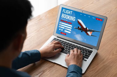 Online uçuş rezervasyon sitesi mod rezervasyon sistemi sağlar. Seyahat teknolojisi kavramı .