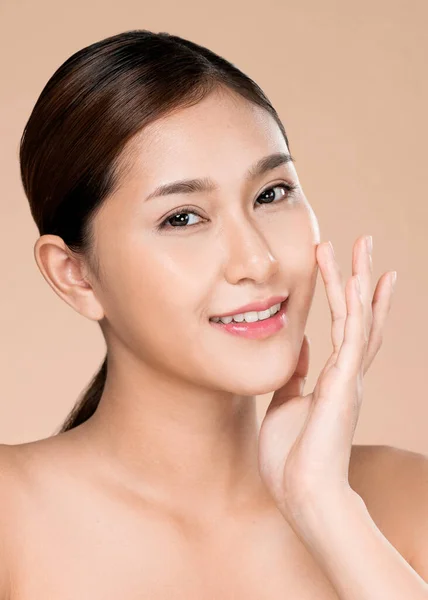 Closeup Ardent Young Woman Healthy Clear Skin Soft Makeup Looking — 图库照片