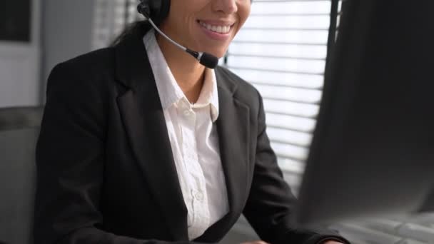 Competent African American Female Operator Working Computer While Talking Clients — Stockvideo