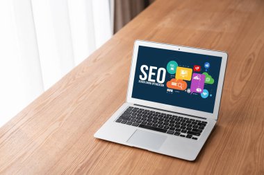 Model e-ticaret için SEO arama motoru optimizasyonu ve bilgisayar ekranında gösterilen çevrimiçi perakende işi