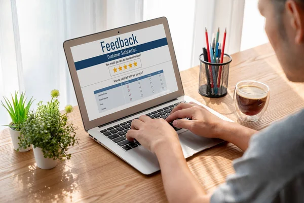 Feedback Cliente Análise Por Software Computador Modish Para Negócios Corporativos — Fotografia de Stock