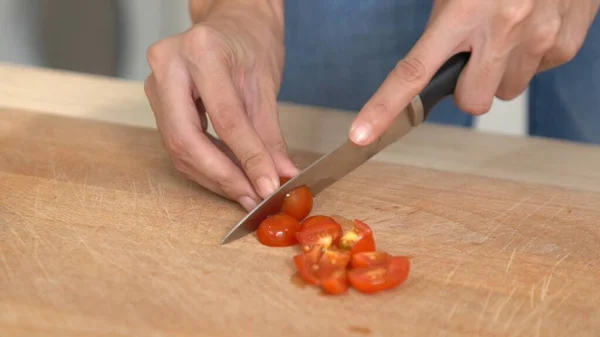 Close Hands Holding Knife Preparing Contented Meal Sliced Tomatoes Other — Stockfoto