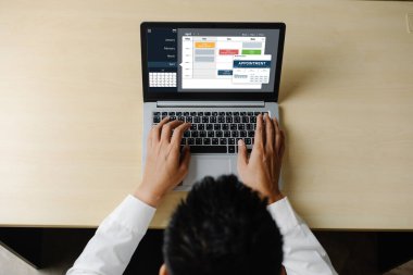 İnternet sitesindeki modish regrition için çevrimiçi aplikasyon rezervasyon takvimi