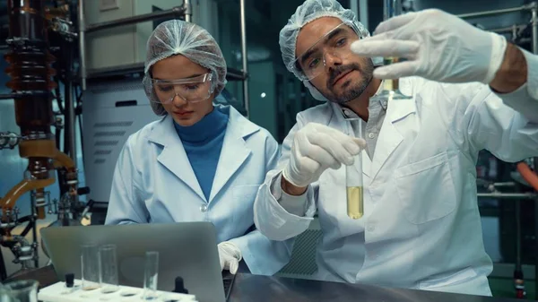 Two Scientist Professional Uniform Working Laboratory Chemical Biomedical Experiment — Stock fotografie