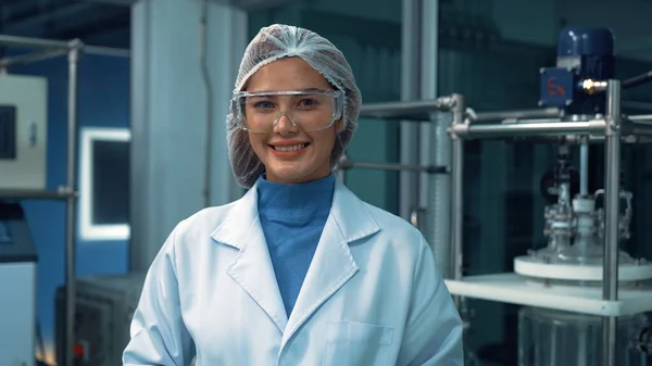 Portrait Woman Scientist Uniform Working Curative Laboratory Chemical Biomedical Experiment — Fotografia de Stock