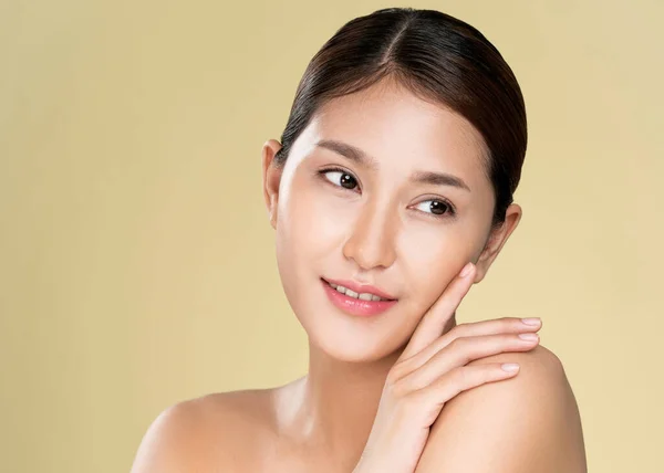 Closeup Ardent Young Woman Healthy Clear Skin Soft Makeup Looking — 图库照片