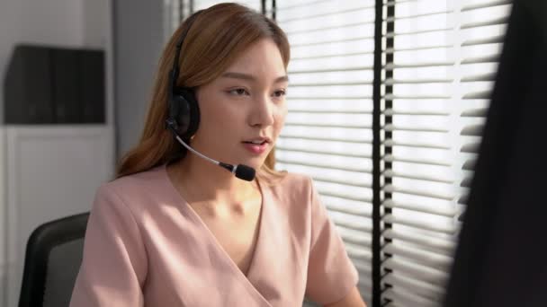 Competent Female Operator Working Computer While Talking Clients Concept Relevant — Vídeos de Stock