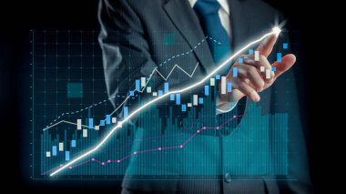 İşadamı, ticari kar artışının gelecekteki hedefe arttığını gösteren imalı bir tablo çizdi. Şirket işlerinin yükselmesi için mükemmel bir mali durum. Finans ve para teknolojisi .