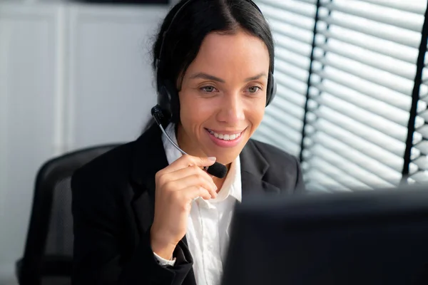 Competent Female Operator Working Computer Talking Clients Concept Relevant Both — ストック写真