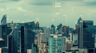 İş verileri analitik arayüzü akıllı şehrin üzerinde uçuyor ve iş zekasının geleceğini değiştiriyor. Stratejik plan için büyük verileri analiz etmek için bilgisayar yazılımı ve yapay zeka kullanılır .