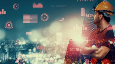 Gelecekteki bina inşaatı ve HUD hologram grafik tasarımı ile yaratıcı mühendislik projesi konsepti. İnşaat mühendisi, mimar ya da inşaat işçisi modern sivil teknoloji ile çalışıyor..