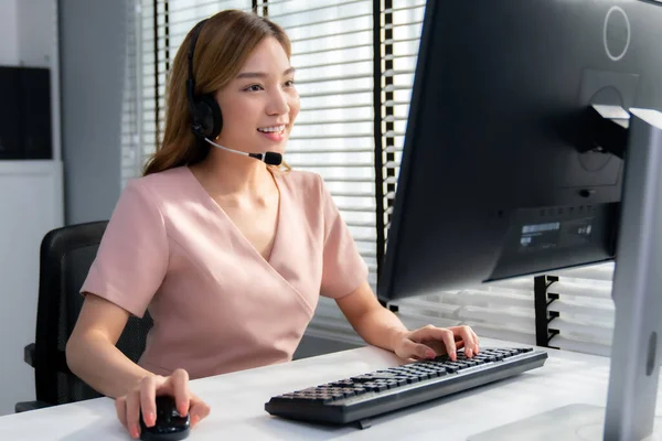 Competent Female Operator Working Computer While Talking Clients Concept Relevant — Stock Fotó