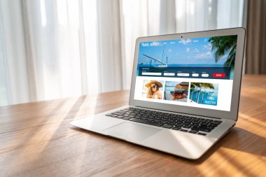 Model arama ve seyahat planlama için internet sitesi uçuş, otel ve tur rezervasyonları için anlaşma ve paket sunuyor