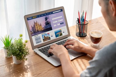 Model arama ve seyahat planlama için internet sitesi uçuş, otel ve tur rezervasyonları için anlaşma ve paket sunuyor